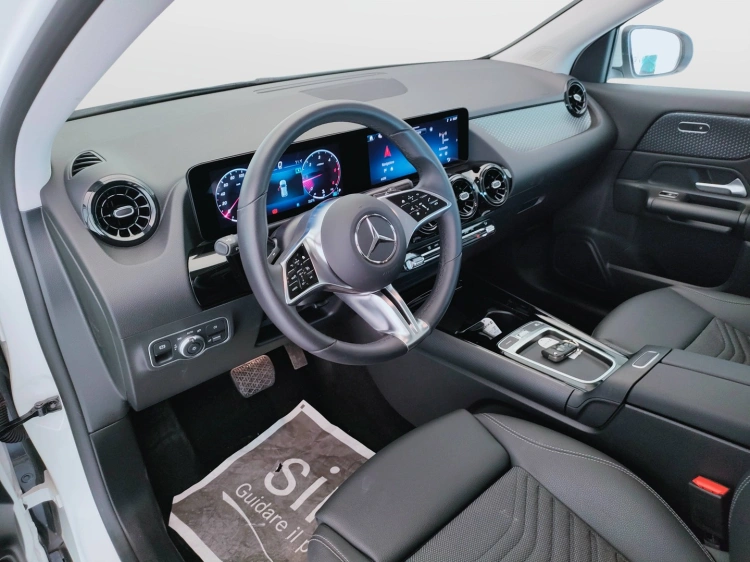 17 - Mercedes-Benz GLA 180 d Advanced auto