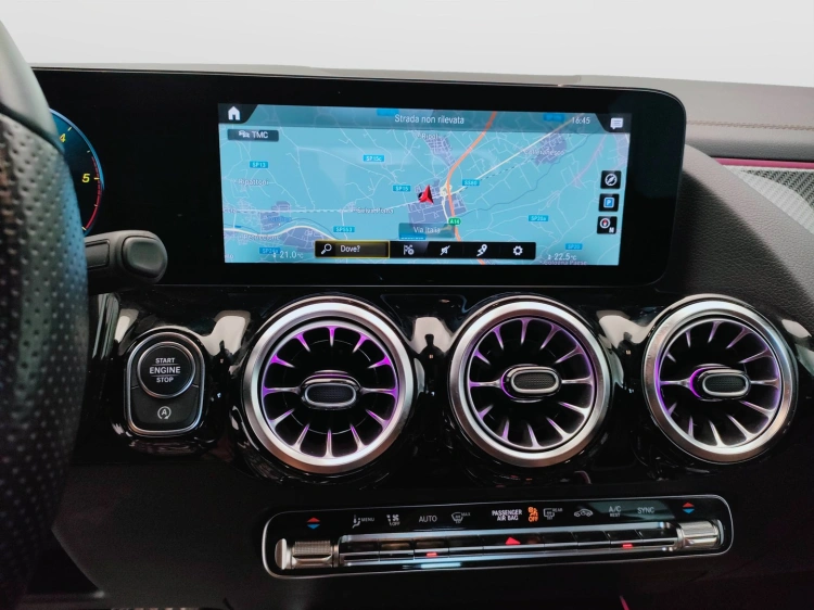 18 - Mercedes-Benz GLA 200 d Premium auto