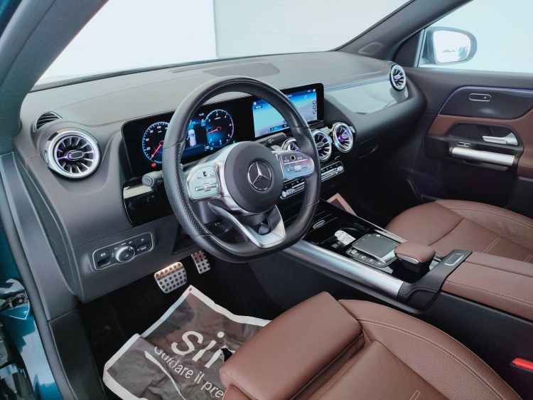 18 - Mercedes-Benz GLA 200 d Premium auto