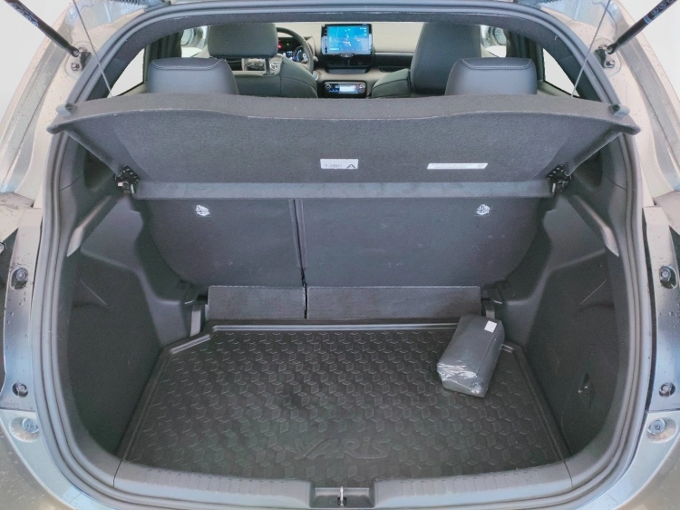 9 - Toyota Yaris Yaris 1.5h Lounge