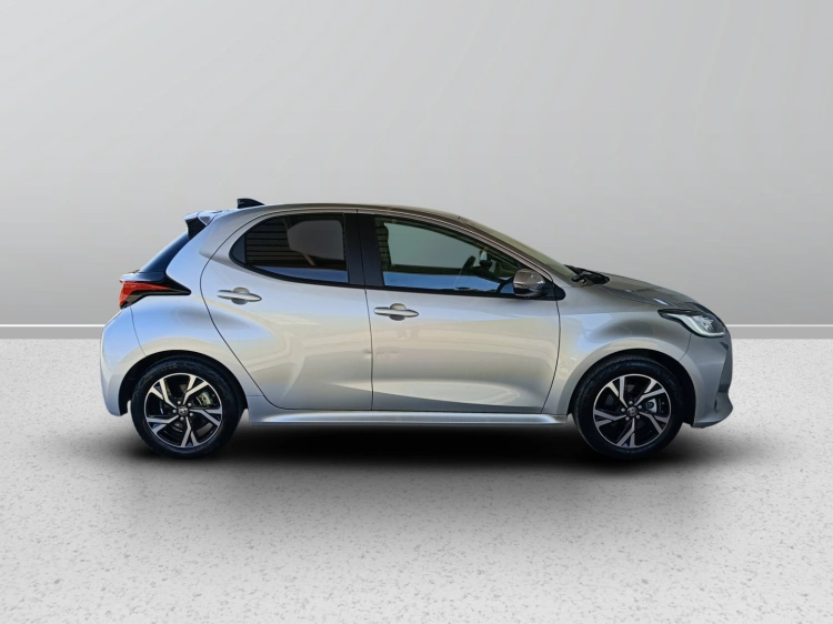 6 - Toyota Yaris Yaris 1.5h Trend