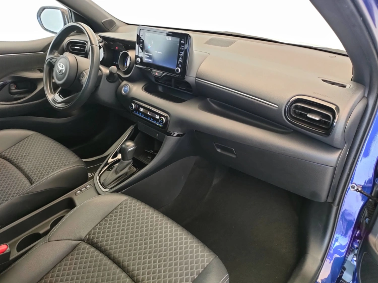 10 - Toyota Yaris Yaris 1.5h Lounge