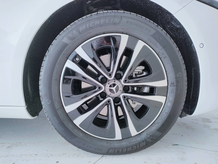 8 - Mercedes-Benz Classe A 180 d Automatic