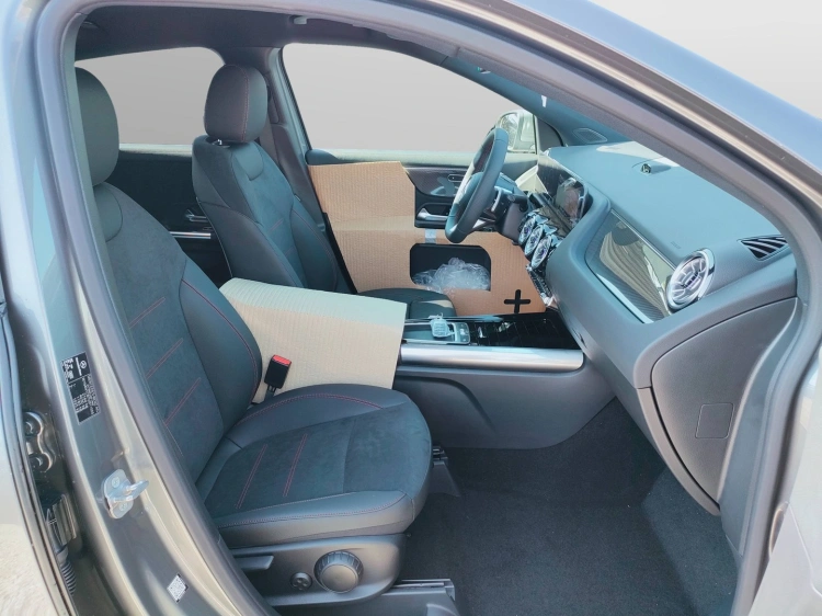 8 - Mercedes-Benz GLA 200 d automatic