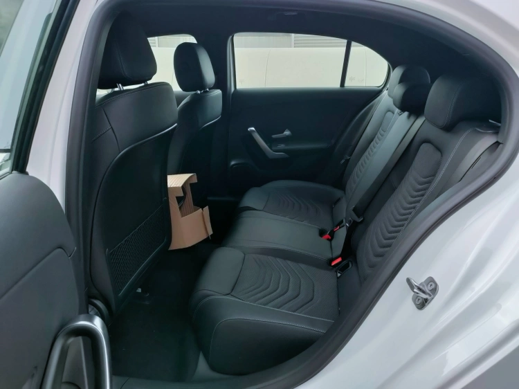 10 - Mercedes-Benz Classe A 180 d Automatic