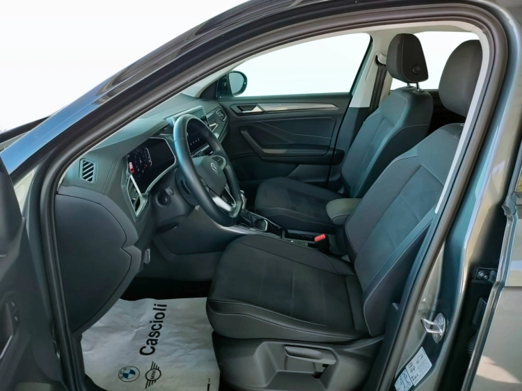 12 - Volkswagen T T-Roc 1.5 tsi Life dsg