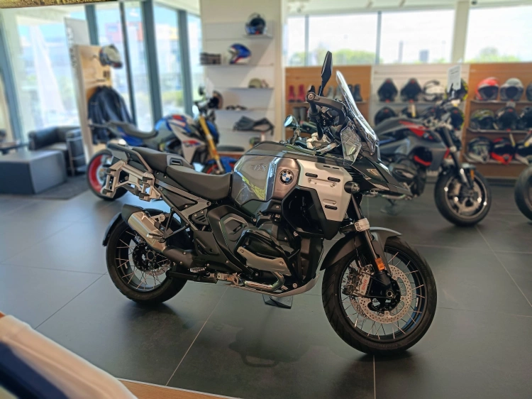 2 - BMW Motorrad GS R 1300 GS ADVENTURE
