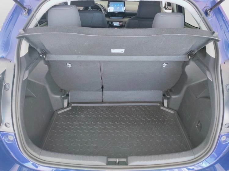 9 - Toyota Yaris Yaris 1.5h Trend
