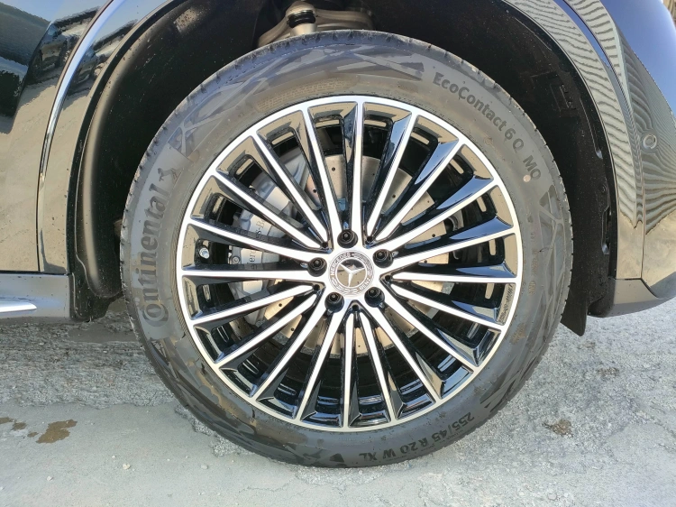 7 - Mercedes-Benz GLC 300 de 4MATIC