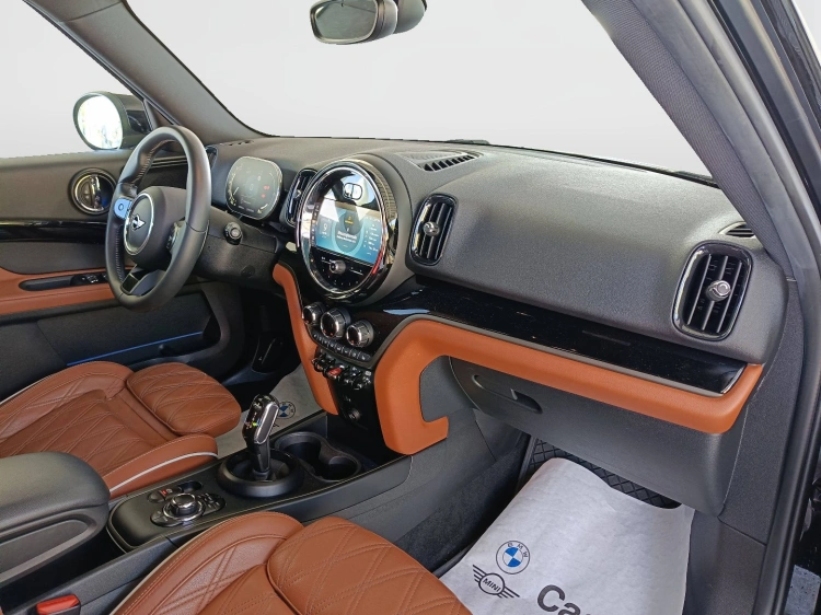 10 - MINI Countryman Mini Countryman 2.0 Cooper SD Essential auto