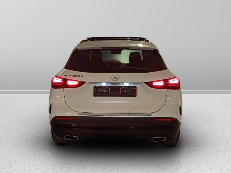 4 - Mercedes-Benz GLA 200 d automatic