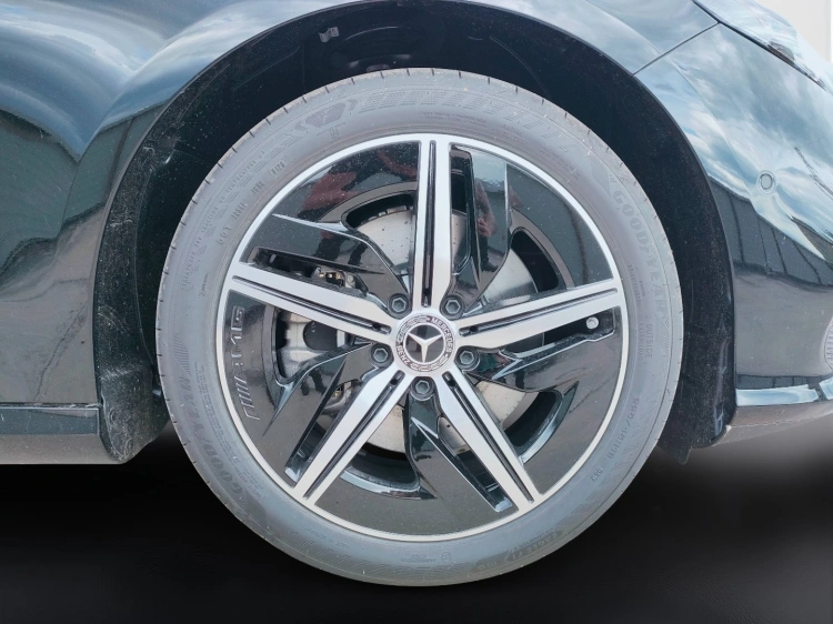 6 - Mercedes-Benz CLA 250+ con tecnologia EQ