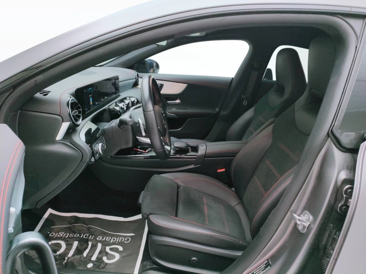 13 - Mercedes-Benz CLA Shooting Brake 200 d Premium 4matic auto