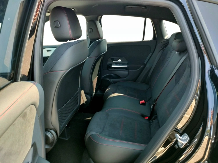 10 - Mercedes-Benz GLA 200 d automatic