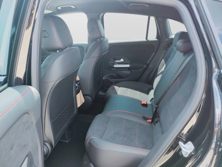 9 - Mercedes-Benz GLA 200 d automatic
