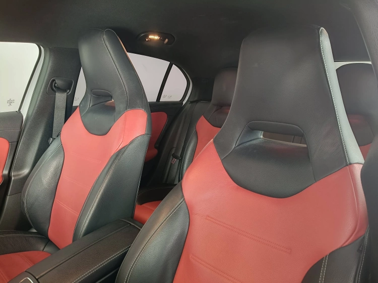 17 - Mercedes-Benz Classe A 180 d Premium auto