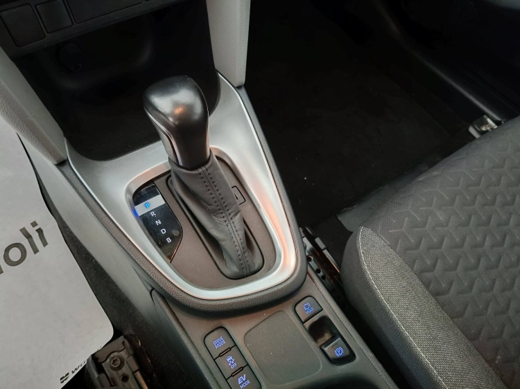 17 - Toyota Yaris Cross Yaris Cross 1.5h Business fwd 116cv e-cvt