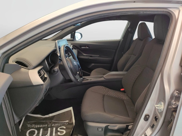 16 - Toyota C-HR C-HR 1.8h Business e-cvt