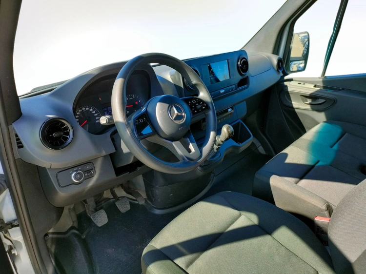 11 - Mercedes Vans Sprinter 215 2.0 cdi F 32/30 fwd H1
