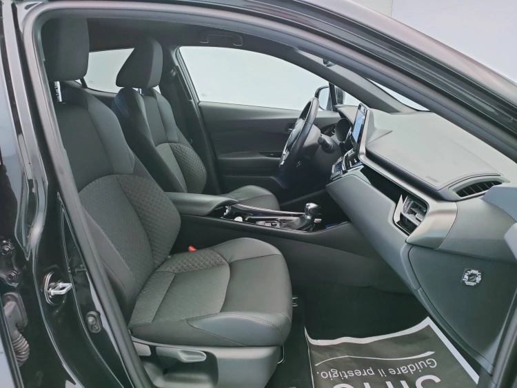 13 - Toyota C-HR C-HR 1.8h Trend e-cvt