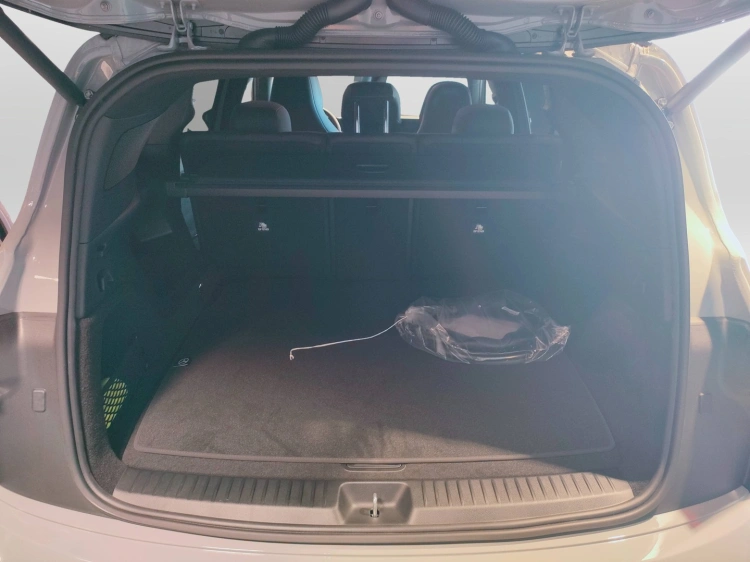 7 - Mercedes-Benz GLB 250+ con tecnologia EQ