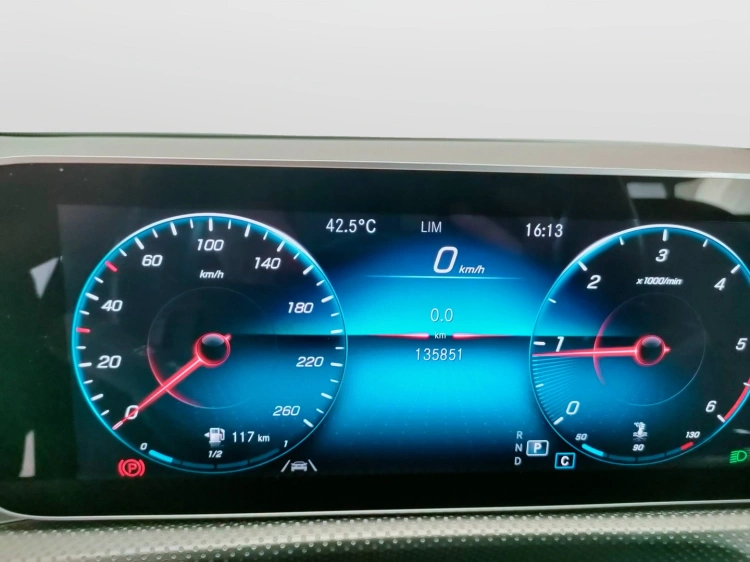 17 - Mercedes-Benz Classe A 180 d Premium auto
