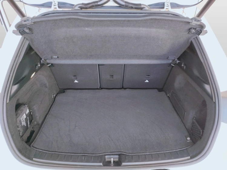9 - Mercedes-Benz GLA 200 d Premium 4matic auto