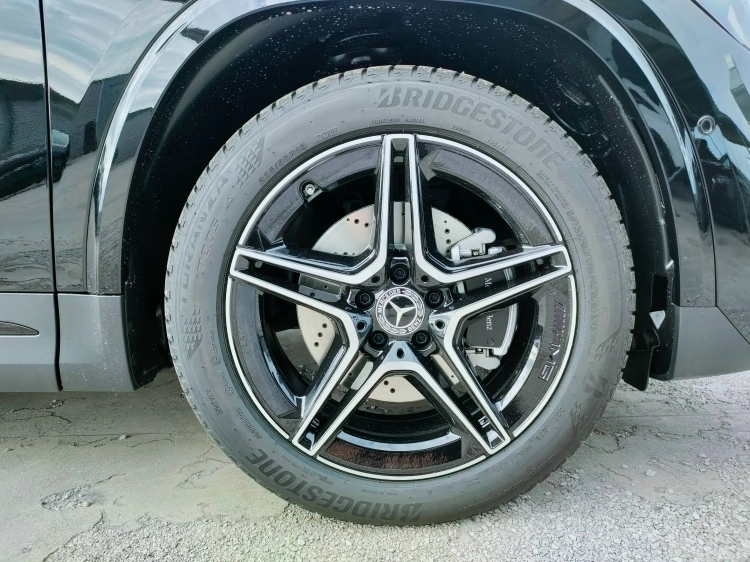 11 - Mercedes-Benz GLA 200 d automatic