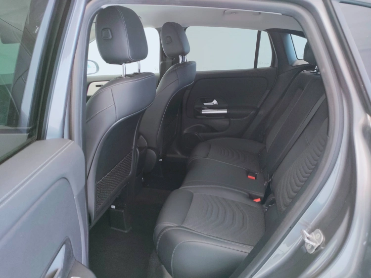 13 - Mercedes-Benz GLA 180 d Progressive Advanced Plus auto