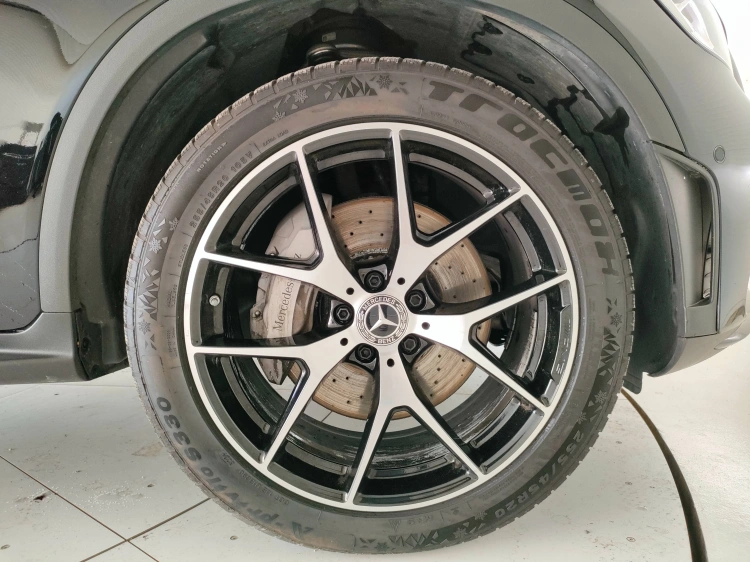 8 - Mercedes-Benz GLC 220 d Premium 4matic auto