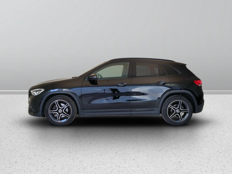 3 - Mercedes-Benz GLA 200 d Premium auto