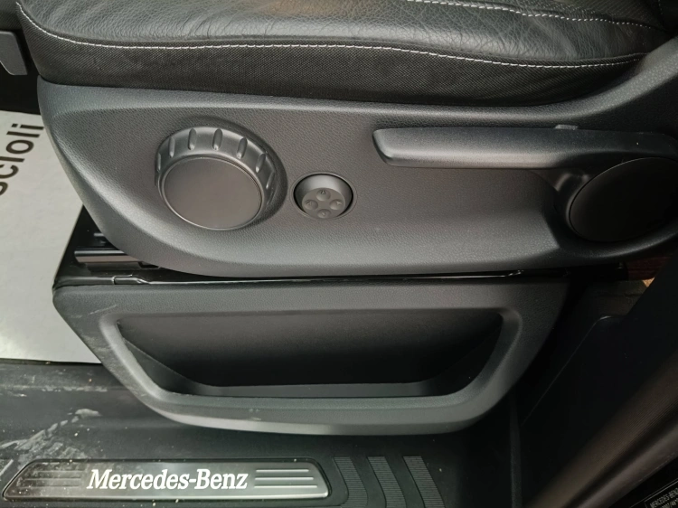 20 - Mercedes-Benz Classe V Extralong 300 d Premium 4matic auto