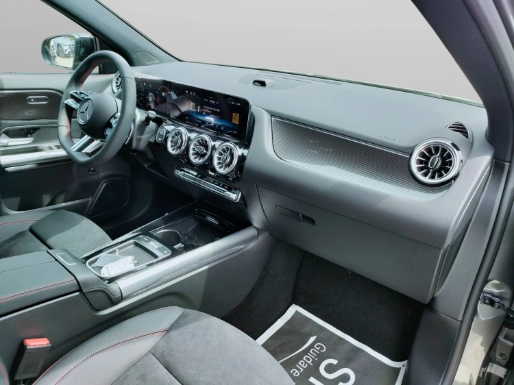 13 - Mercedes-Benz GLA 200 d automatic