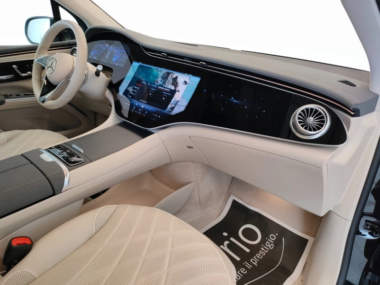 11 - Mercedes-Benz EQS Suv 450 AMG Line Business Class 4matic auto