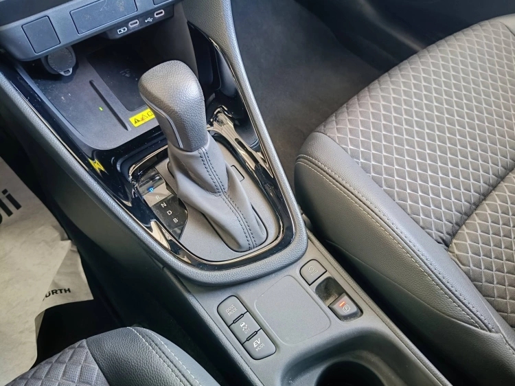 16 - Toyota Yaris TOYOTA Yaris 1.5 Hybrid 5 porte Lounge