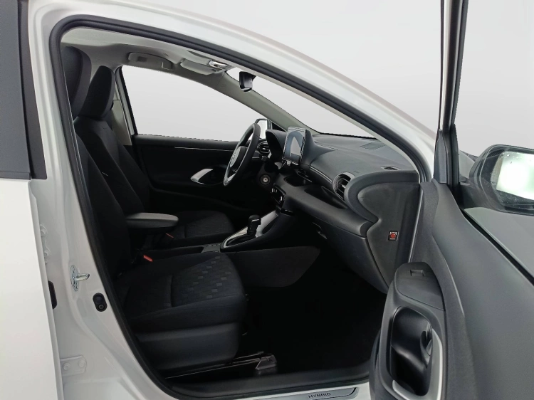 11 - Toyota Yaris YARIS 15H ECVT 5P ACTIVE MY25