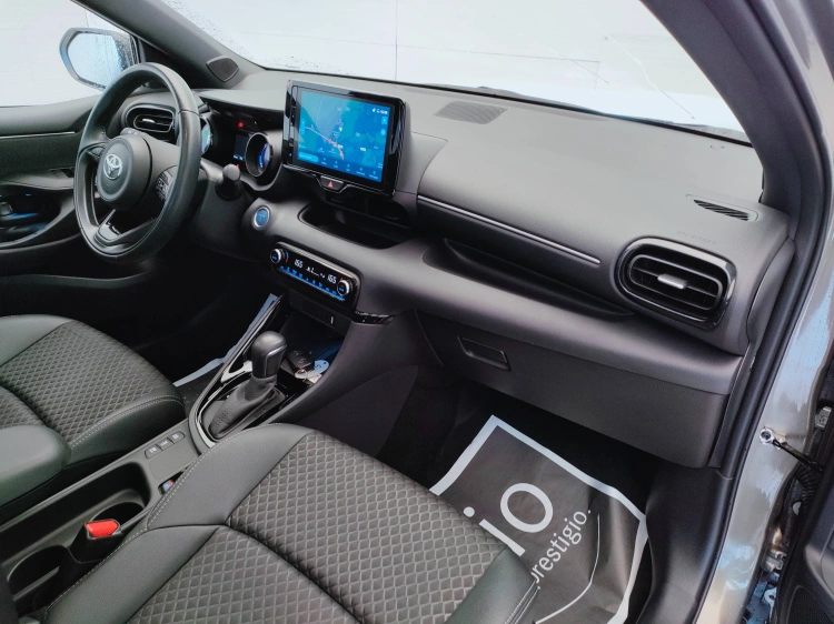 15 - Toyota Yaris Yaris 1.5h Lounge