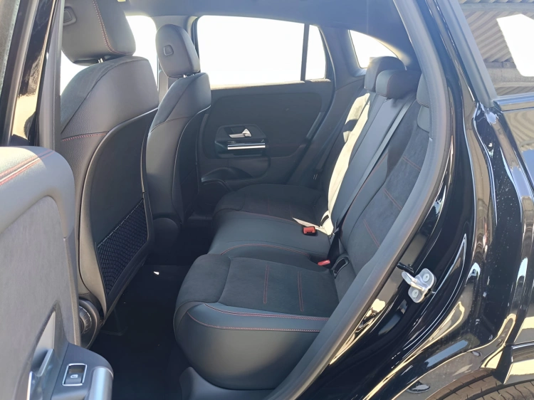 9 - Mercedes-Benz GLA 200 d Automatic 4MATIC