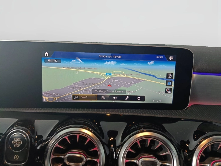 13 - Mercedes-Benz Classe A 180 d Premium