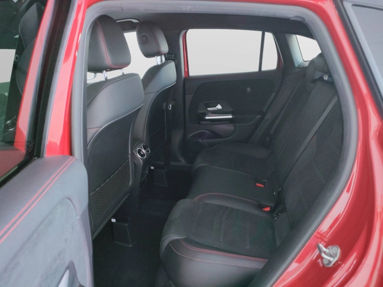 11 - Mercedes-Benz GLA 200 d Premium auto