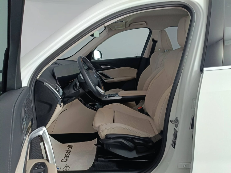 8 - BMW X1 X1 sdrive18d X-Line auto
