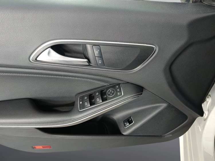 17 - Mercedes-Benz Classe CLA MERCEDES CLA 200 d S.W. Automatic Sport