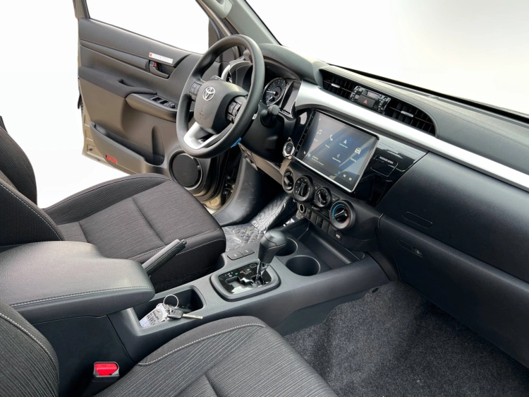 18 - Toyota Professional HI LUX 4X2 - 4X4 HILUX 2.4D A DC 4WD CMF MY24