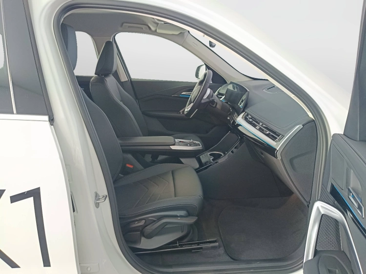 12 - BMW iX1 BMW iX1 eDrive20-Special Edition