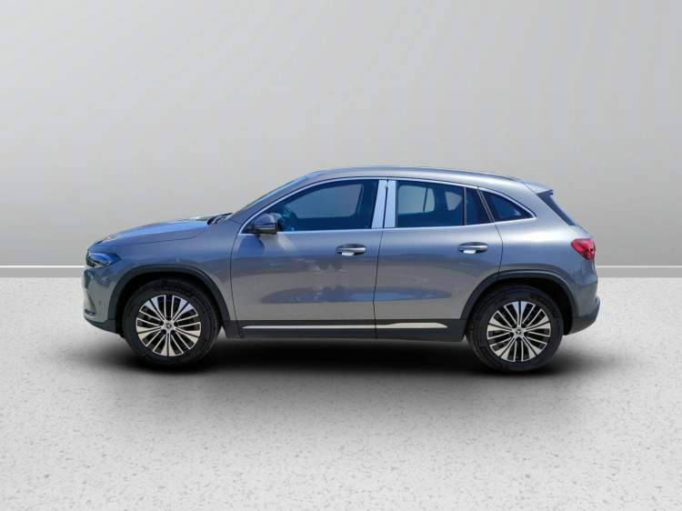 3 - Mercedes-Benz EQA 300 4MATIC