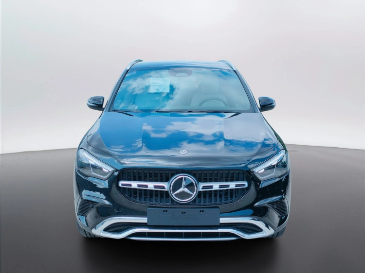 2 - Mercedes-Benz GLA 180  d Automatic