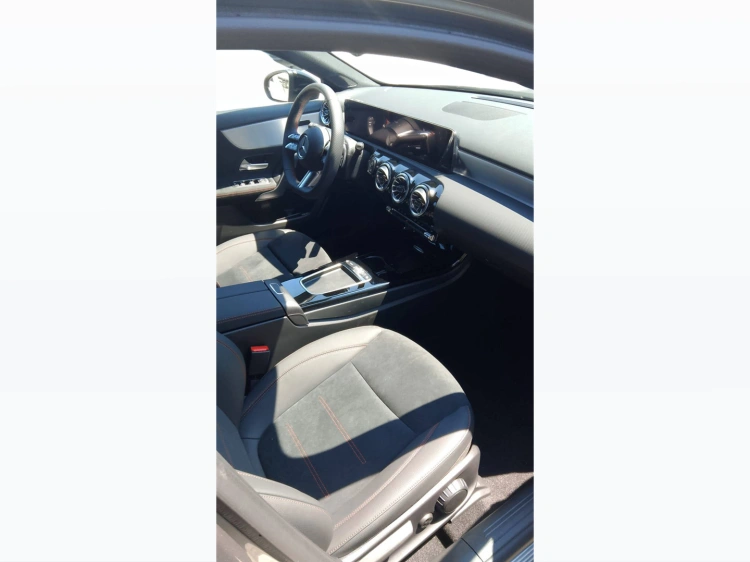12 - Mercedes-Benz Classe A 180 d Automatic