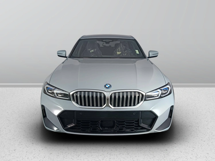 2 - BMW Serie 3 BMW 330e Berlina