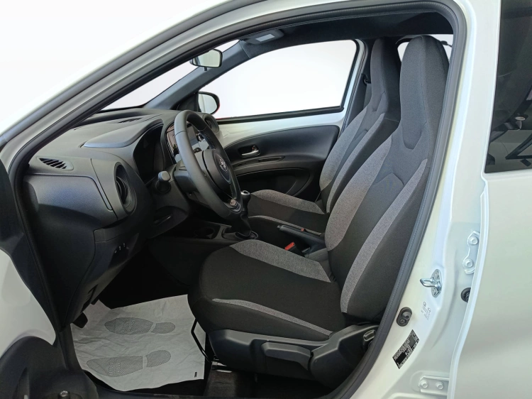 8 - Toyota AYGO X AYGO X 10B MT ACTIVE MY24