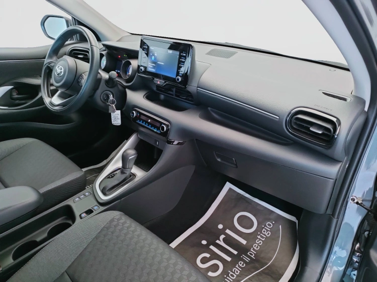 12 - Toyota Yaris Yaris 1.5h Trend